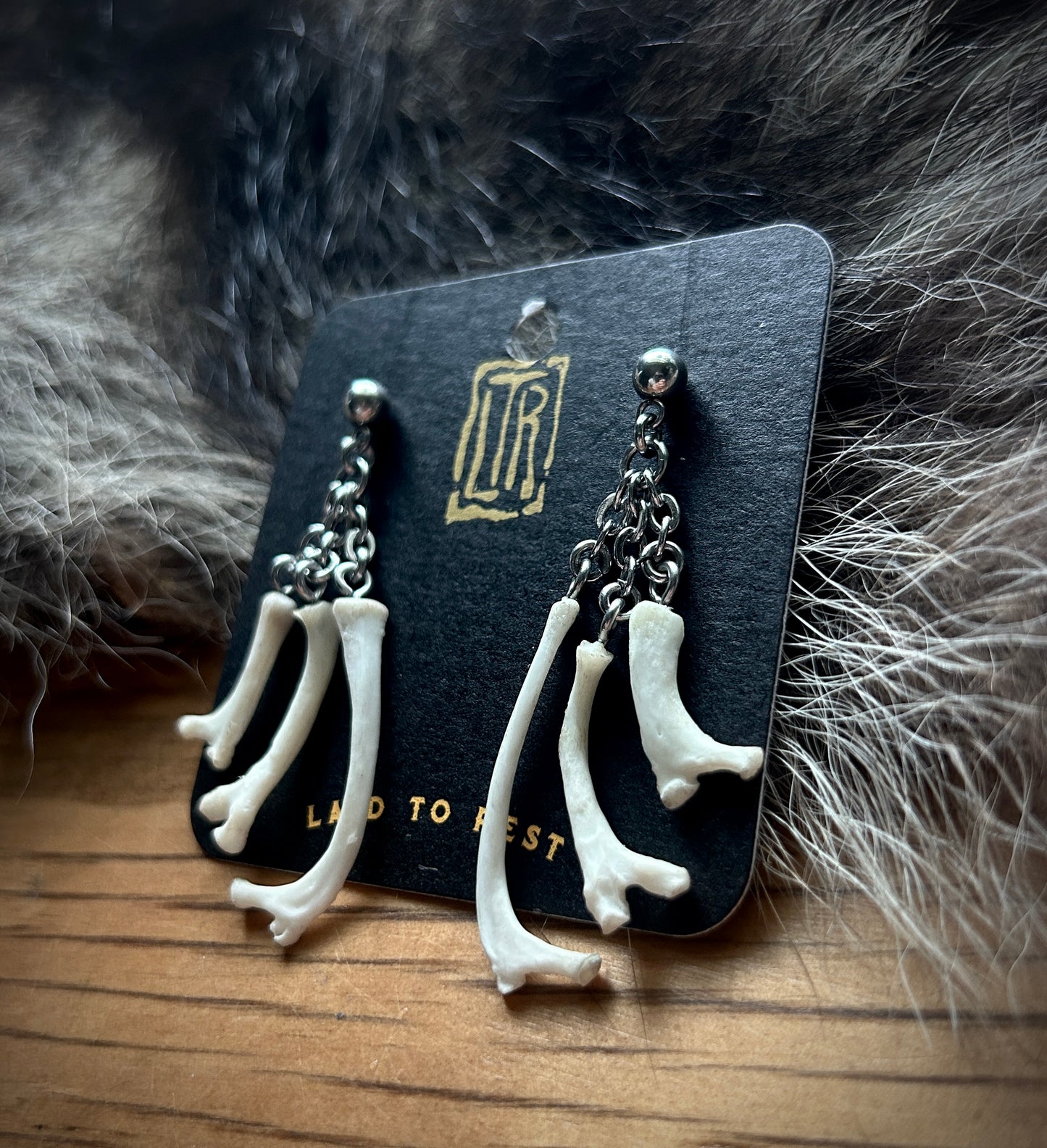 Fox Triple Ribs stud earrings