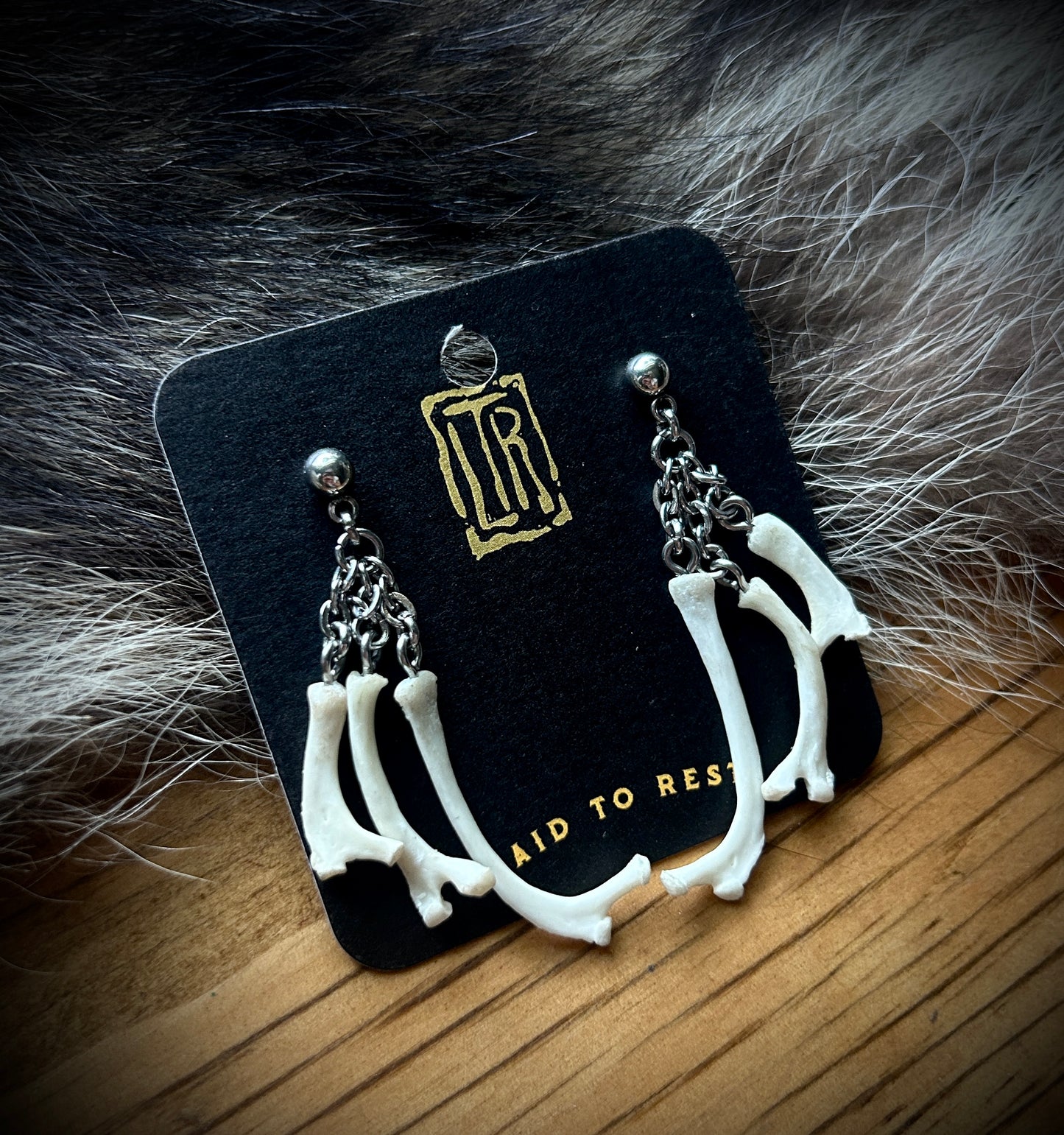 Fox Triple Ribs stud earrings